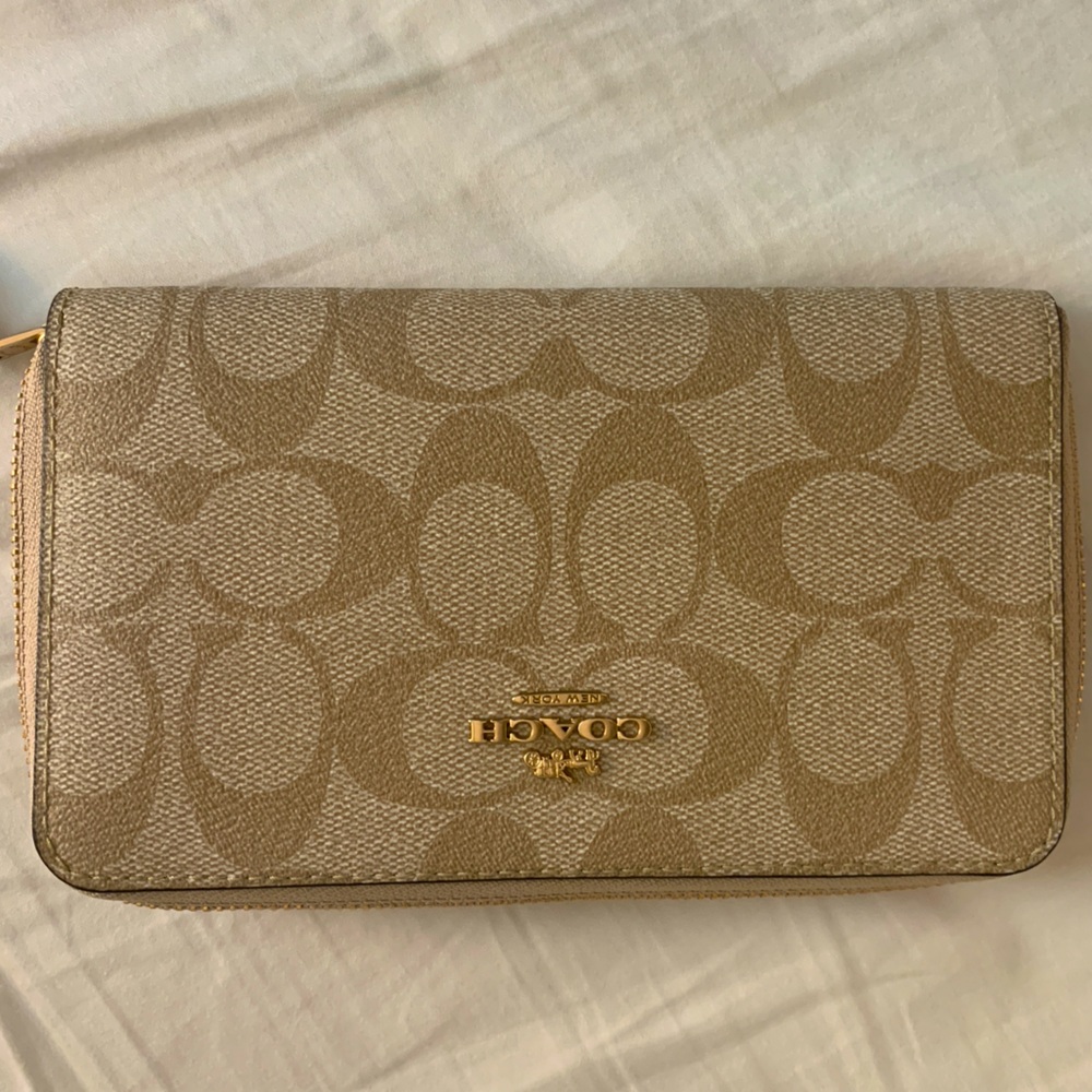 Coach Wallet. Brand new